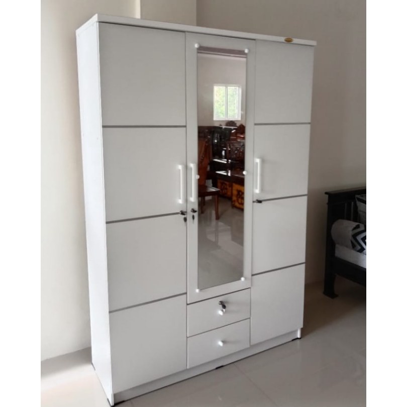 Lemari partikel 3pintu