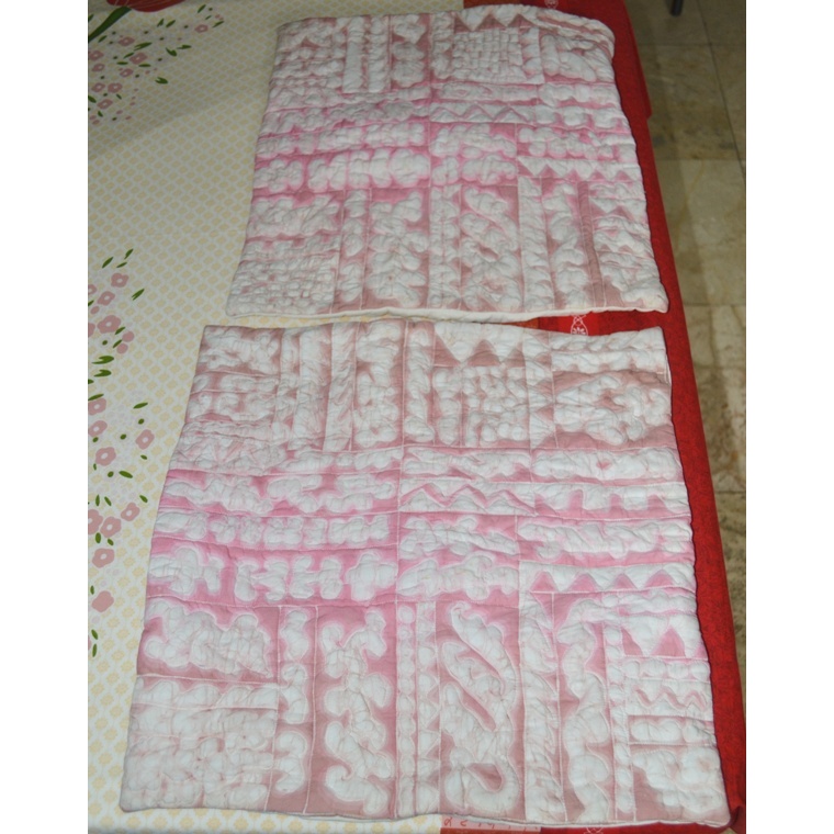 Sarung bantal sofa persegiempat cushion motif batik pink katun