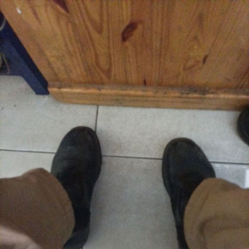 sepatu safety second