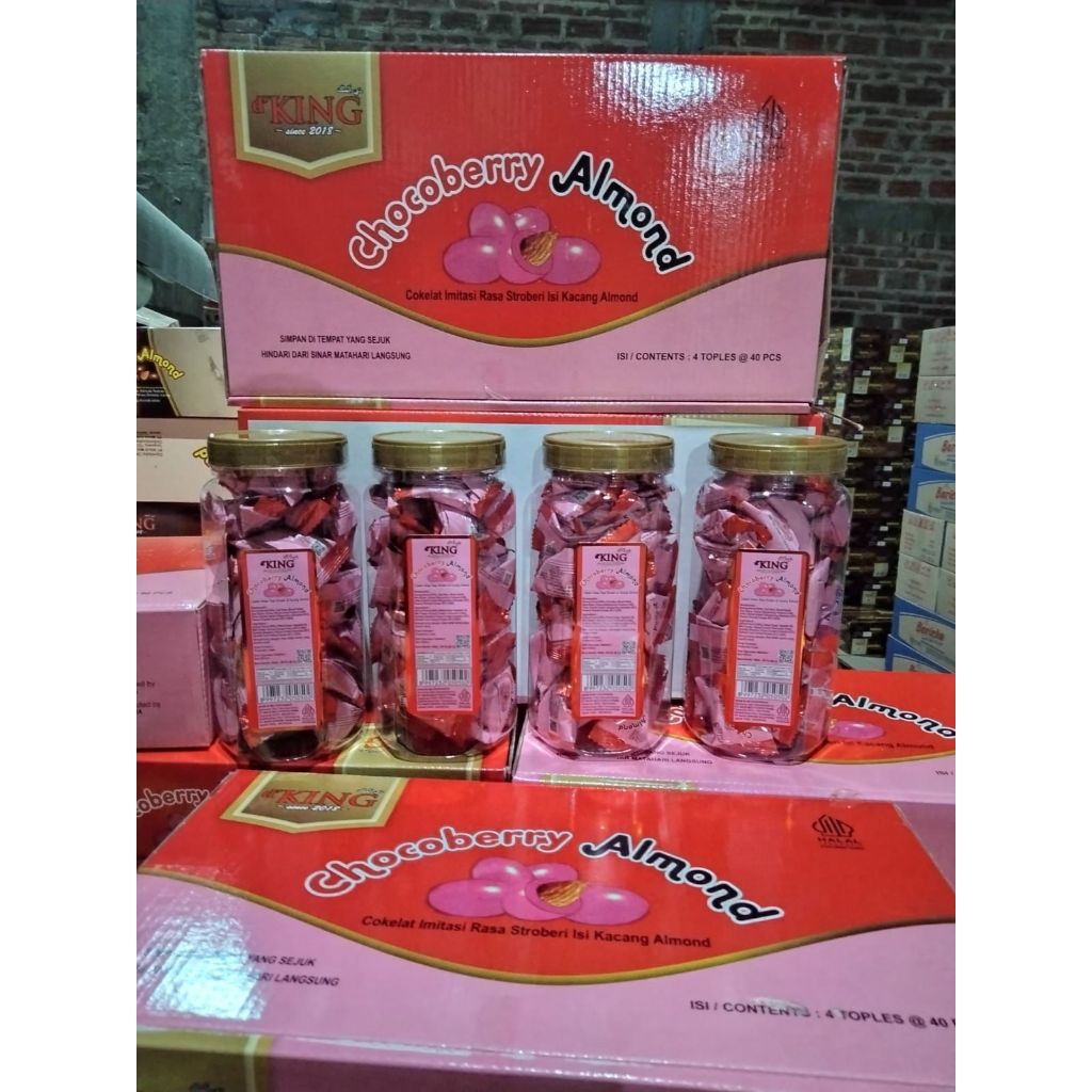 

Coklat Almond Strawberry Chocoberry Coklat Stoberi Kacang Almond D'King Murah