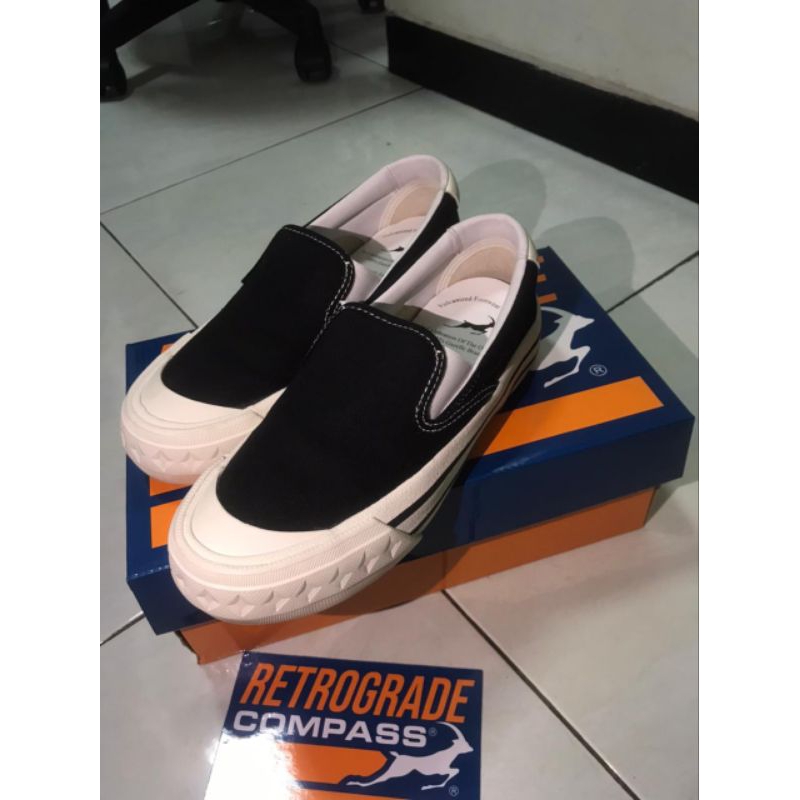 Sepatu slip-on compass (original)