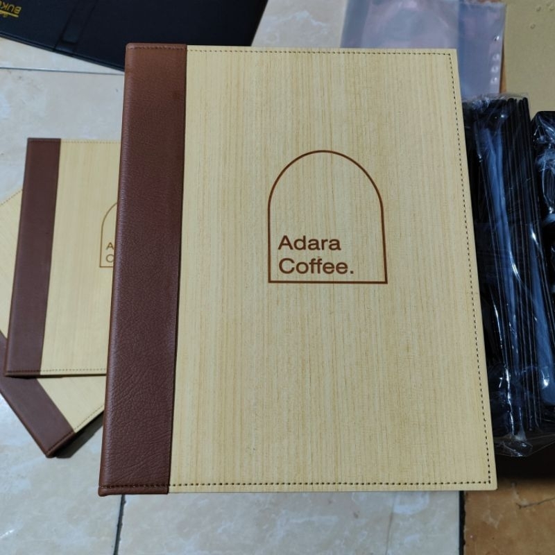 

Buku Menu A4 Bahan Hpl Dibaut - Logo Di Laser - Isi Plastik 10 Lembar