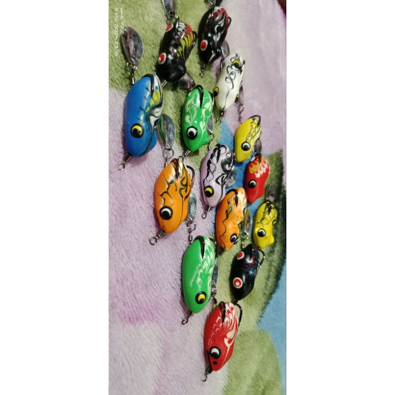 umpan kodok palsu murah meriah...tidak bisa pilih motif atau wrna