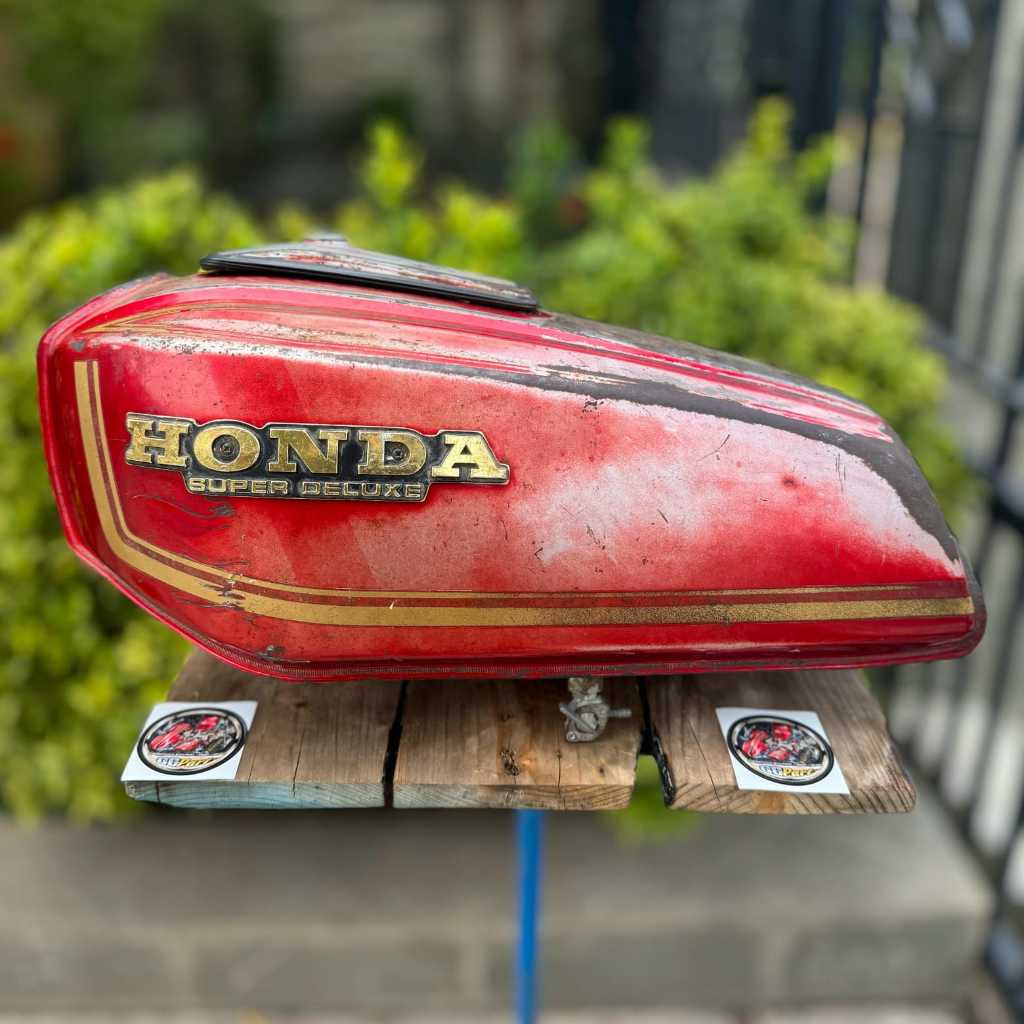 tengki gl100 original th 1979 merah, original paint. Utuh