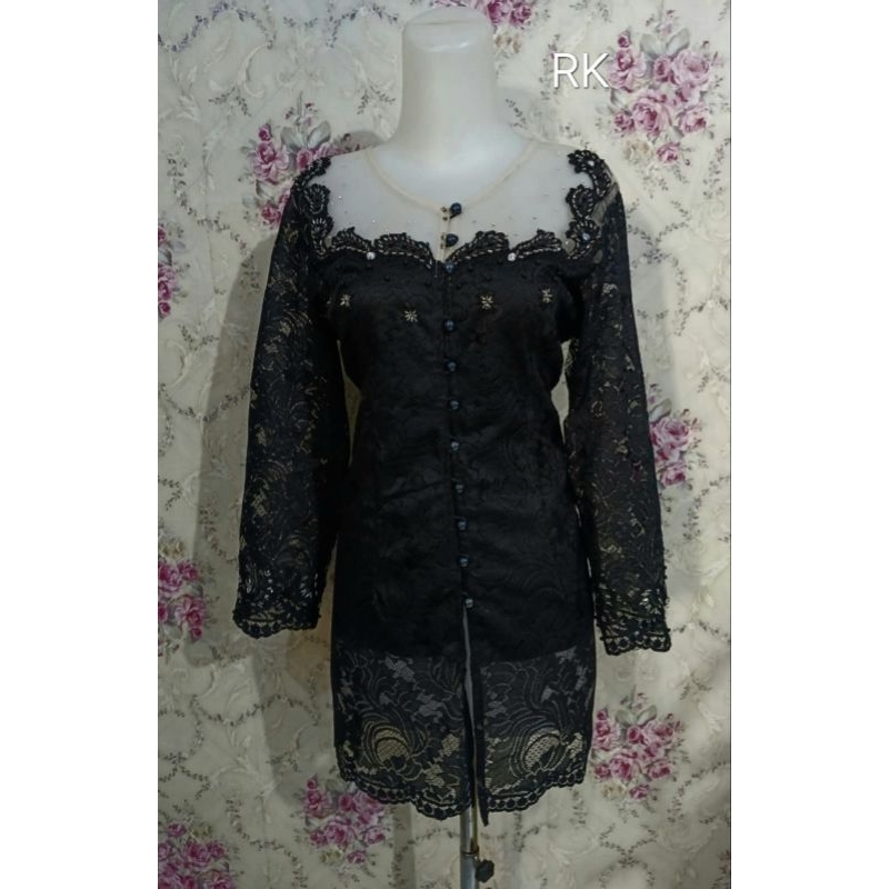 kebaya berpayet kancing depan