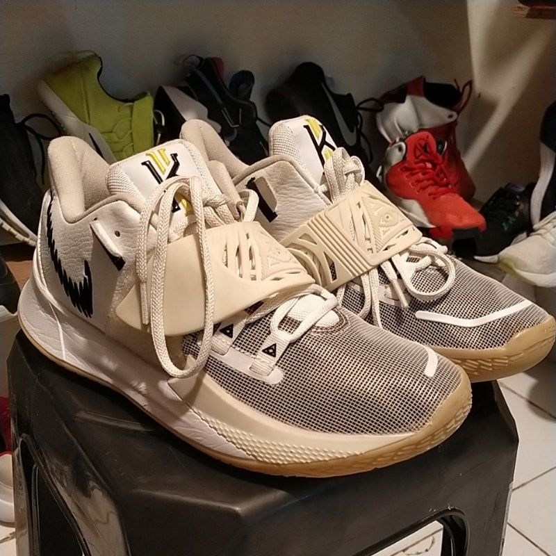 Sepatu seken nike kyrie 3