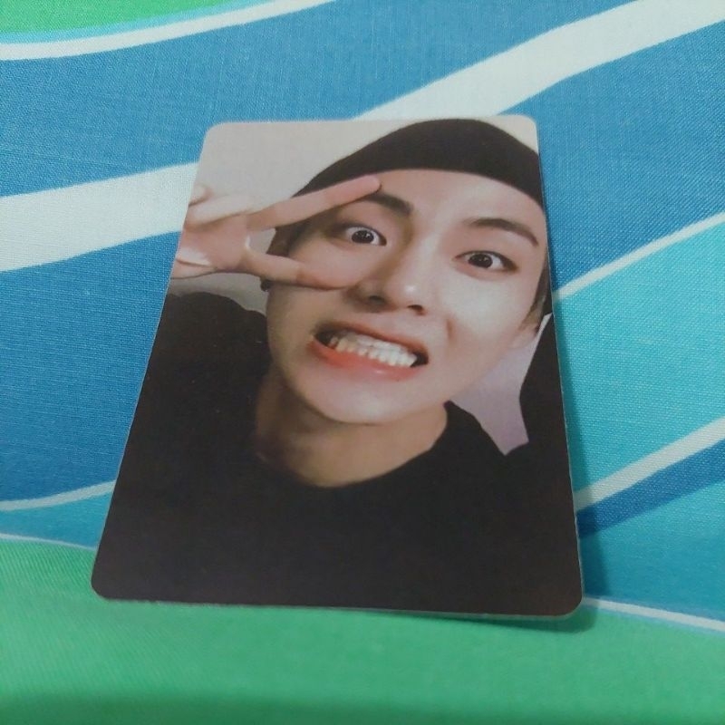 ( UnOfficial) BTS " LOVE YOUR SELF " DVD EUROPE Photocard Kim Taehyung Version
