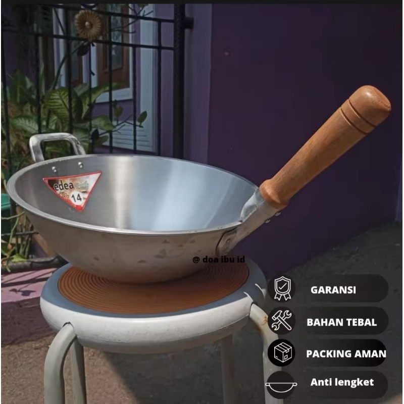 wok pan wajan gagang kayu anti lengket