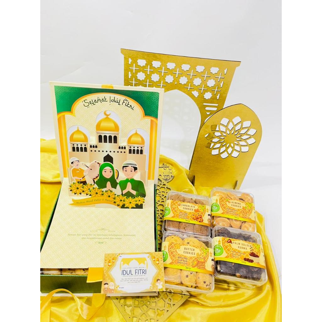 

HAMPERS LEBARAN IDUL FITRI HARDBOX POP UP 4D COOKIES DAN SAJADAH