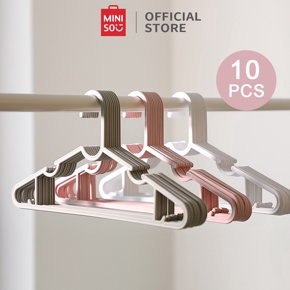 Langsung dibeli MINISO  Gantungan Baju Hanger Baju 1pcs Hanger Baju Dewasa 4cm Anti Slip Hanger Plas