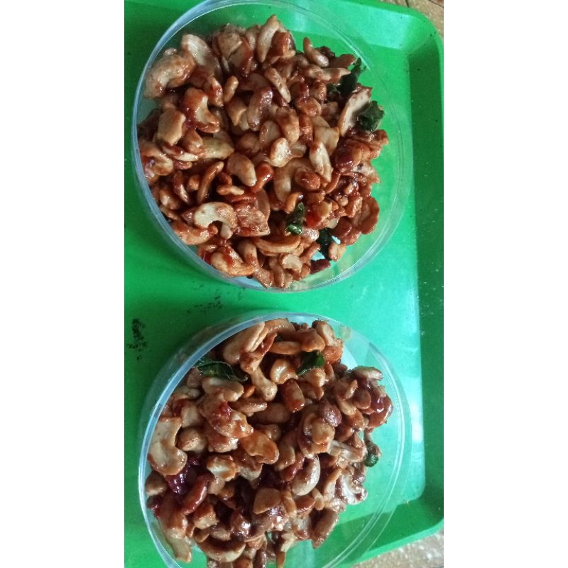 

Kacang mede patahan pedas manis toples 250gr