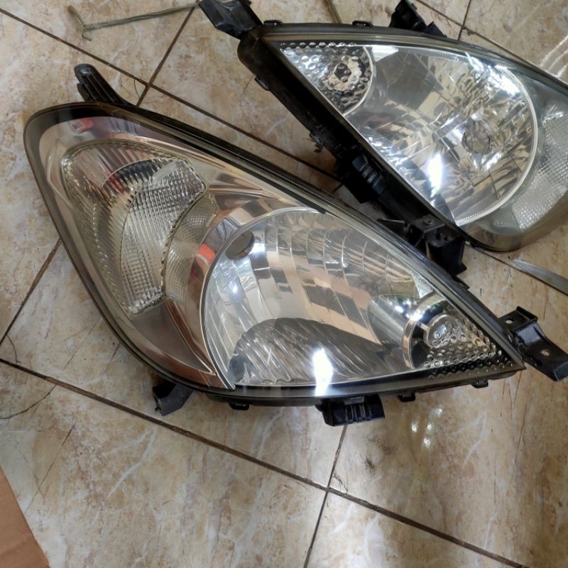 headlamp innova 2005 - 2011 original