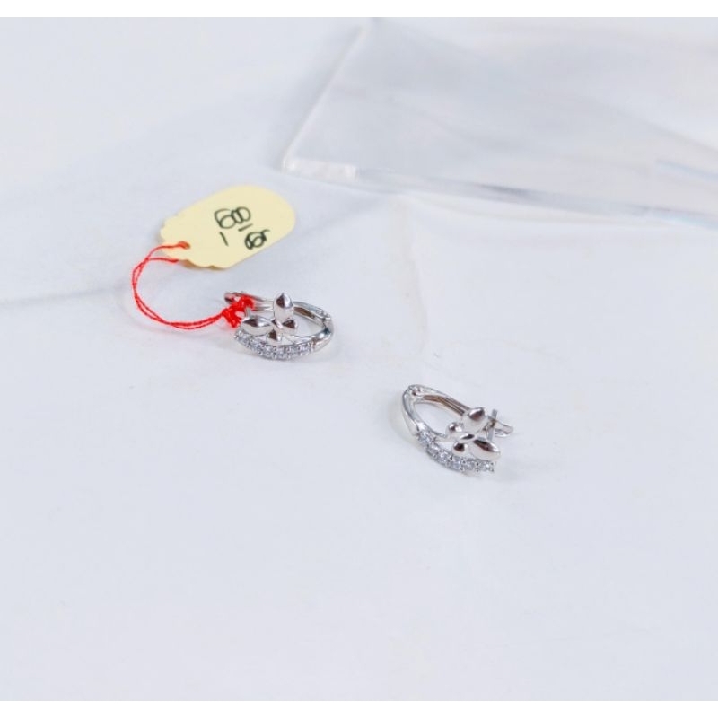 Anting Putih Fashion