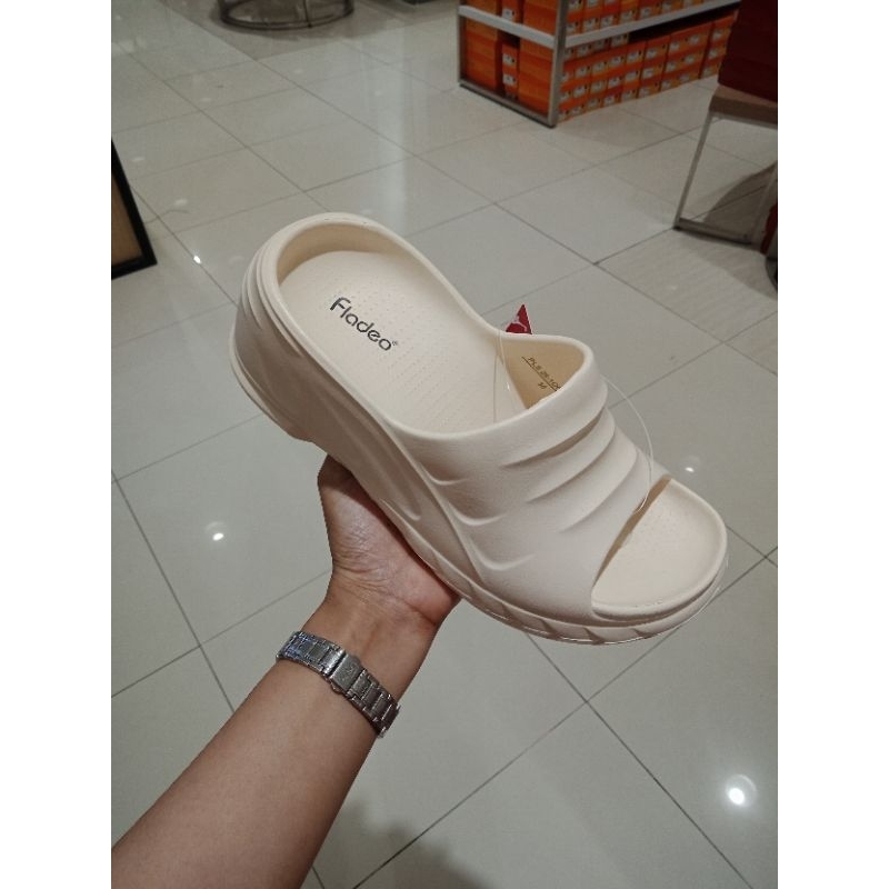 sendal wedges wanita sendal karet anti air fladeo original by matahari depstore