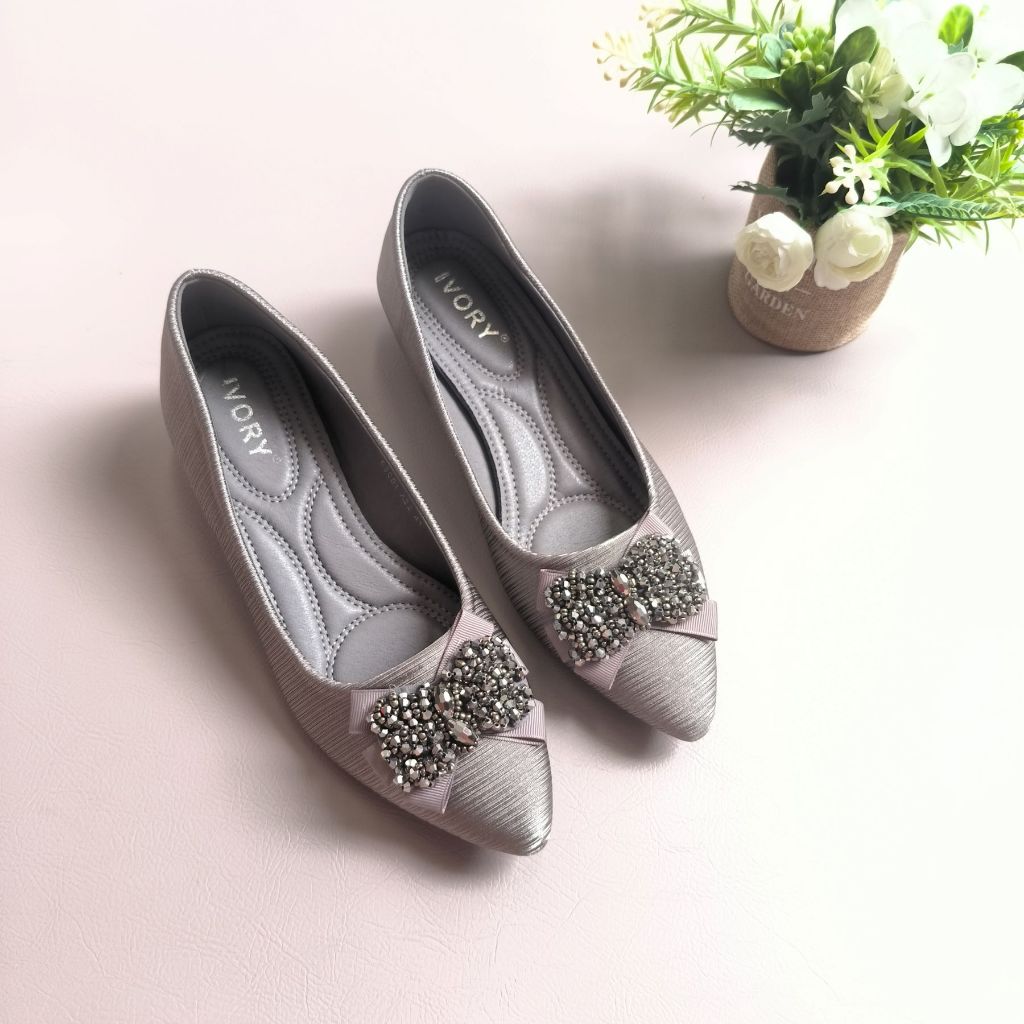 Disc Ivory Sepatu Wanita Wedges Satin Jumbo Ukuran 41 42 43 44 B8001-A22