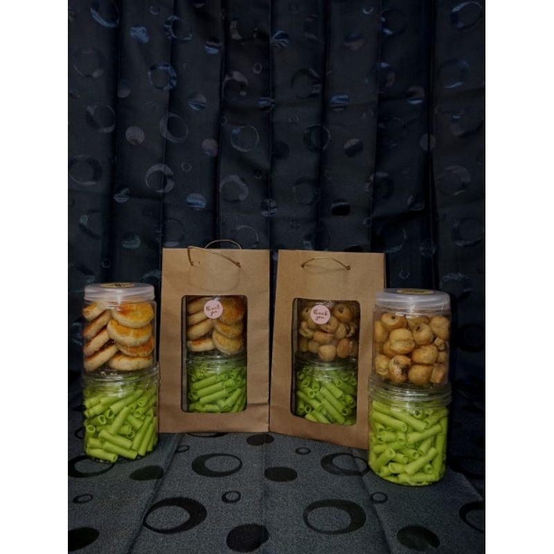 

Hampers kue lebaran ,isi 2 toples ,jajanan lebaran ,kue kering ,