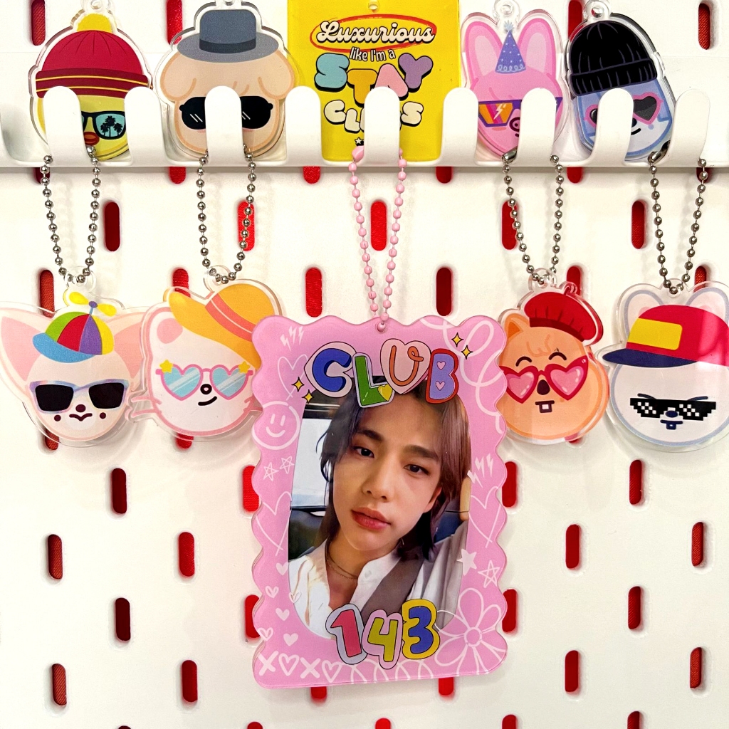 

[POPSINSTUDIO] Stray Kids Club 143 Pink Acrylic Card Holder Cahol Photocard Polaroid PC Frame Tag ID Card Case