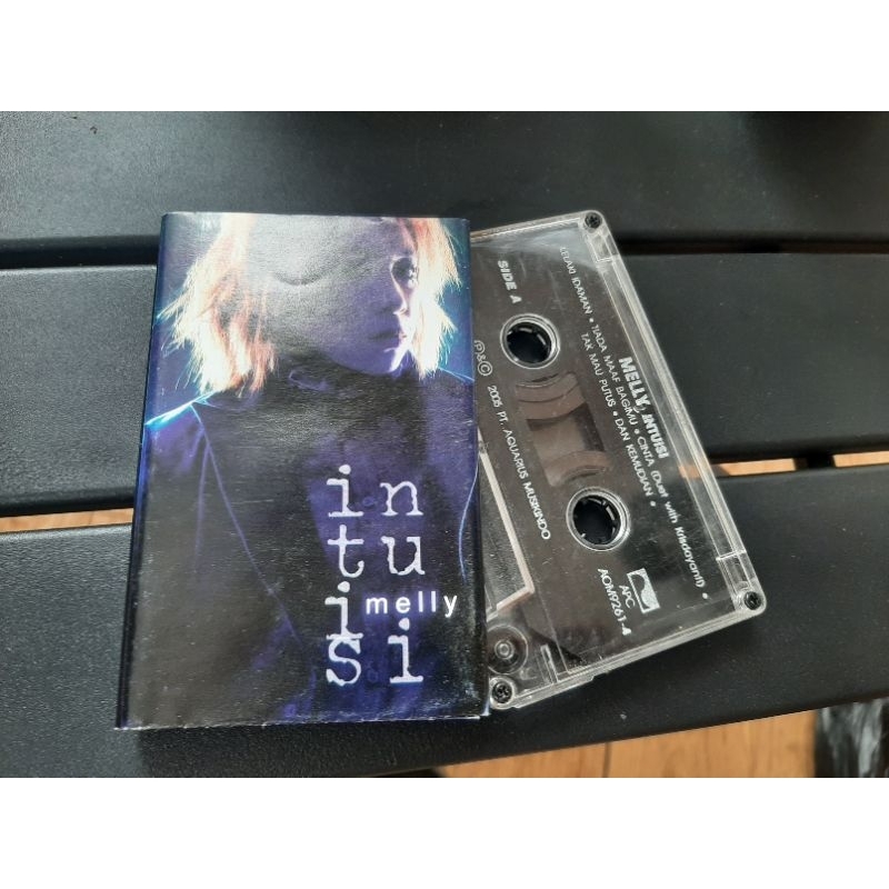 Kaset Melly Intuisi