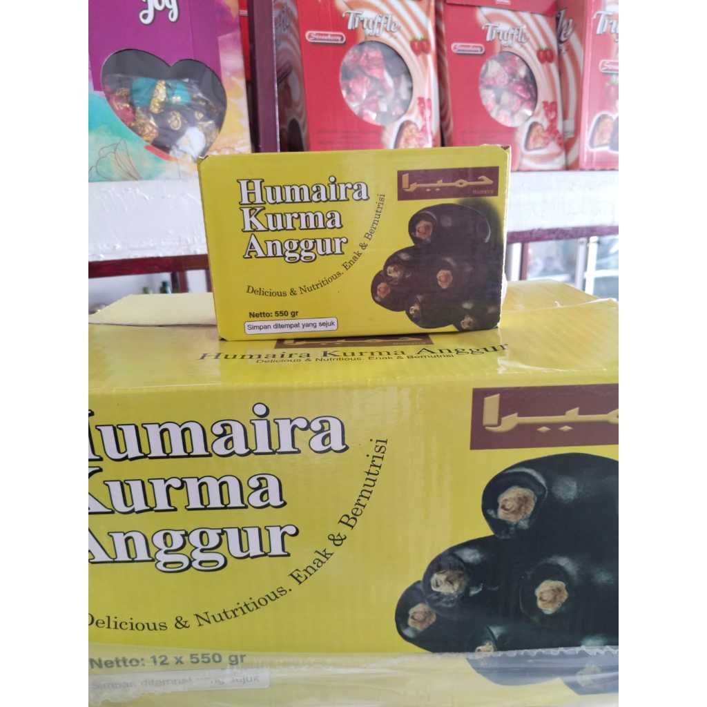

Kurma Anggur 1 Dus isi 12 kotak