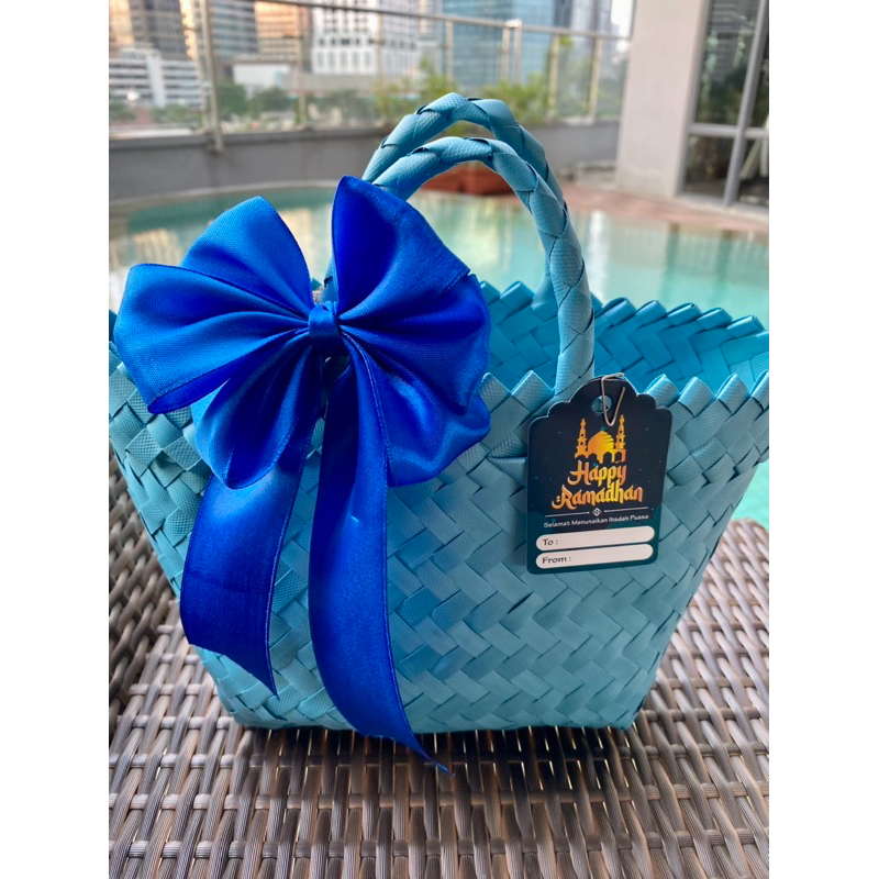 

Hampers Bag Biru, Bisa Tambah Pita Kartu, Lebaran, Akikah, Aqiqah, Tasyakuran, Syukuran, Newborn, Babygirl, Bingkisan, Unik, Hantaran Makanan, Parsel, Parcel, Ultah, Ulang Tahun, Hantaran, Murah, Oleh-Oleh, Seagras Bag, Straw, Anyaman, Kerajinan, Mitoni