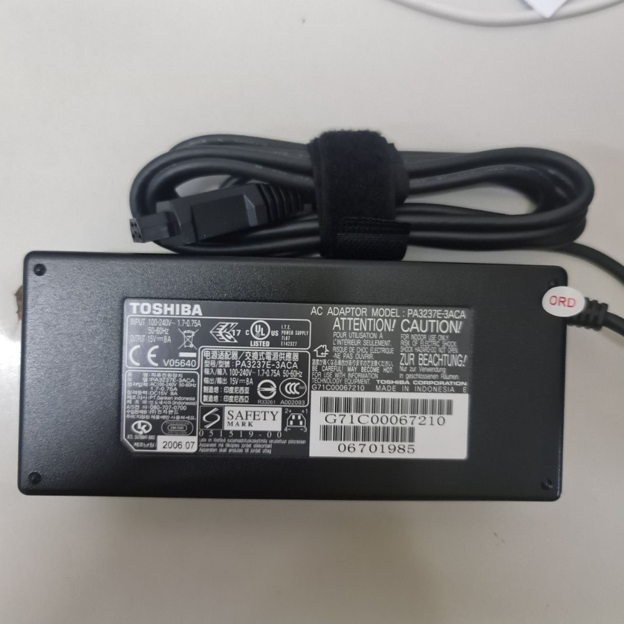 Adaptor laptop 8.0a 15V Toshiba