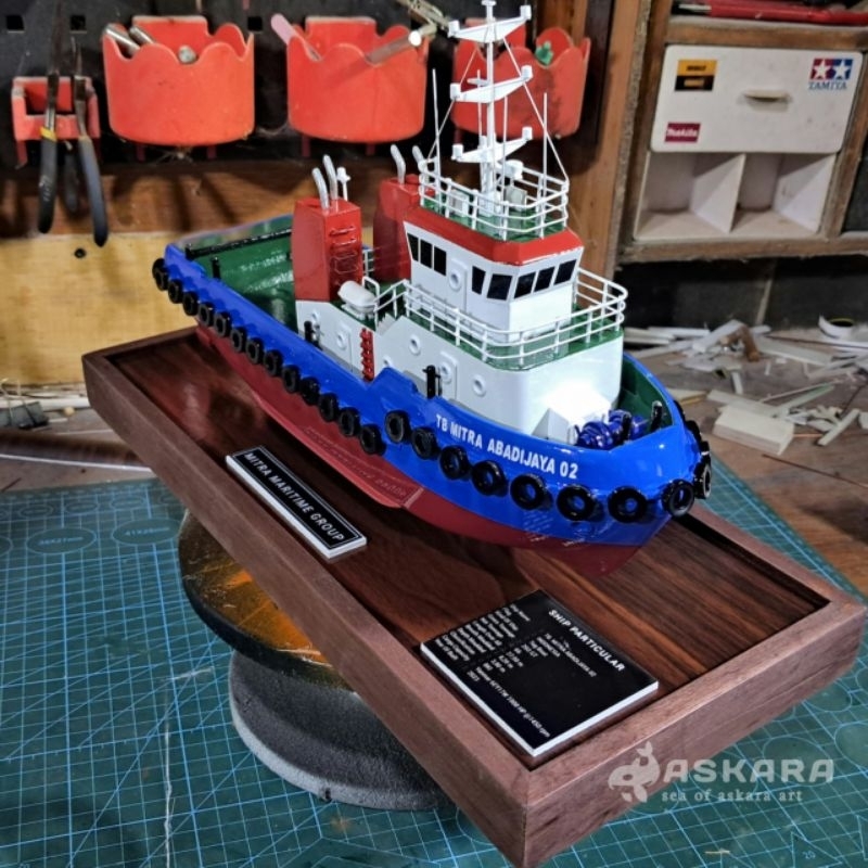 Miniatur Kapal Tugboat 30cm