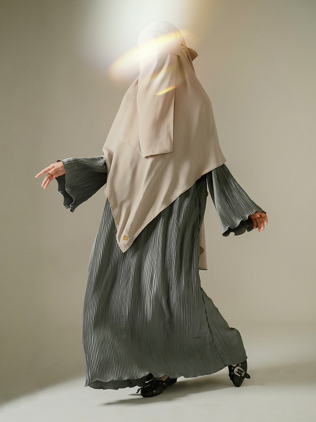 Serene Abaya Pleats