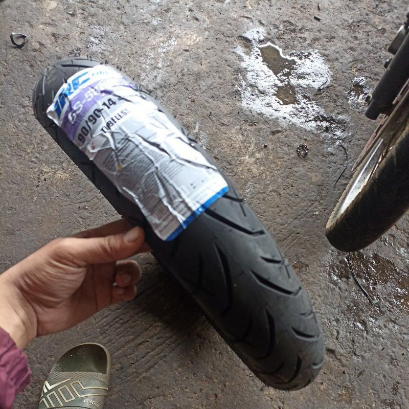 BAN TUBLES BELAKANG MATIC IRC 90/90