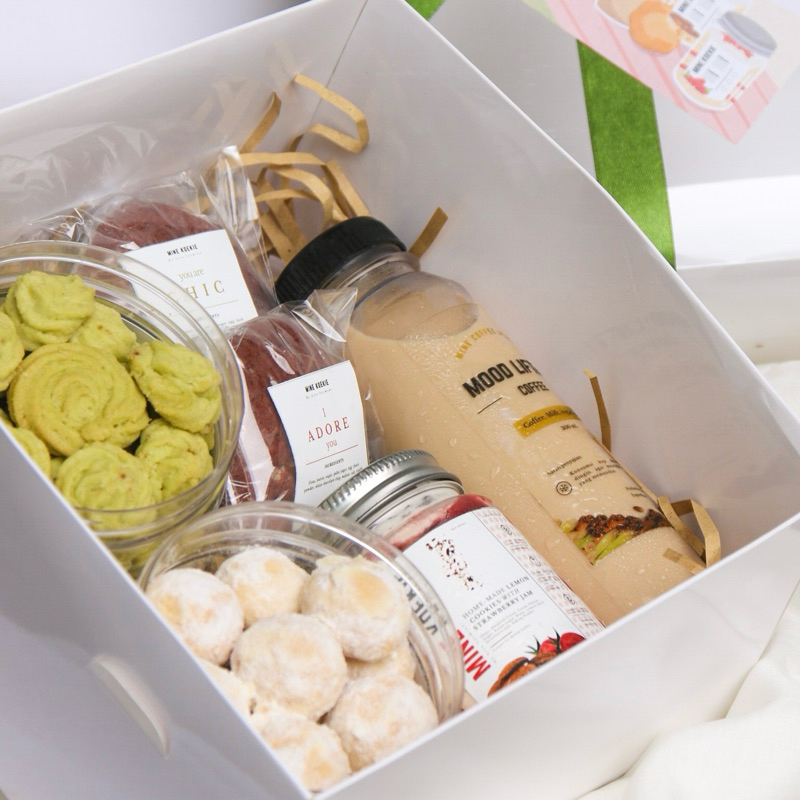 

Hampers Lebaran Makanan Mine Koekie Eid Package