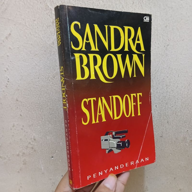 Sandra Brown - Penyanderaan,Standoff