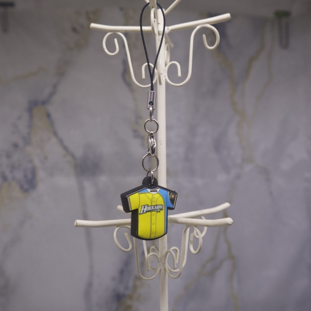 gantungan hp Hokaido Nippon-ham Fighters Nishikawa 7 yellow uniform