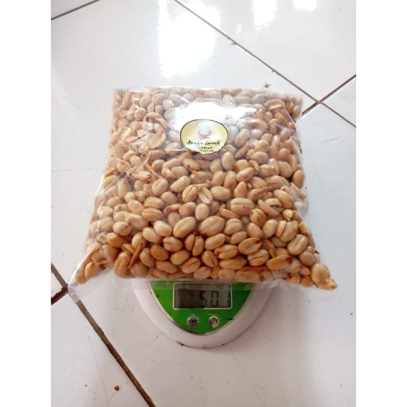 

Kacang Bawang Rasa Gurih Asin Kemasan 500gram bisa untuk isian hampers lebaran Kemasan Plastik