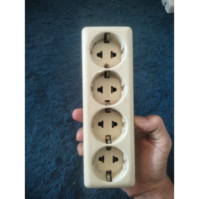 stop kontak 4 lubang