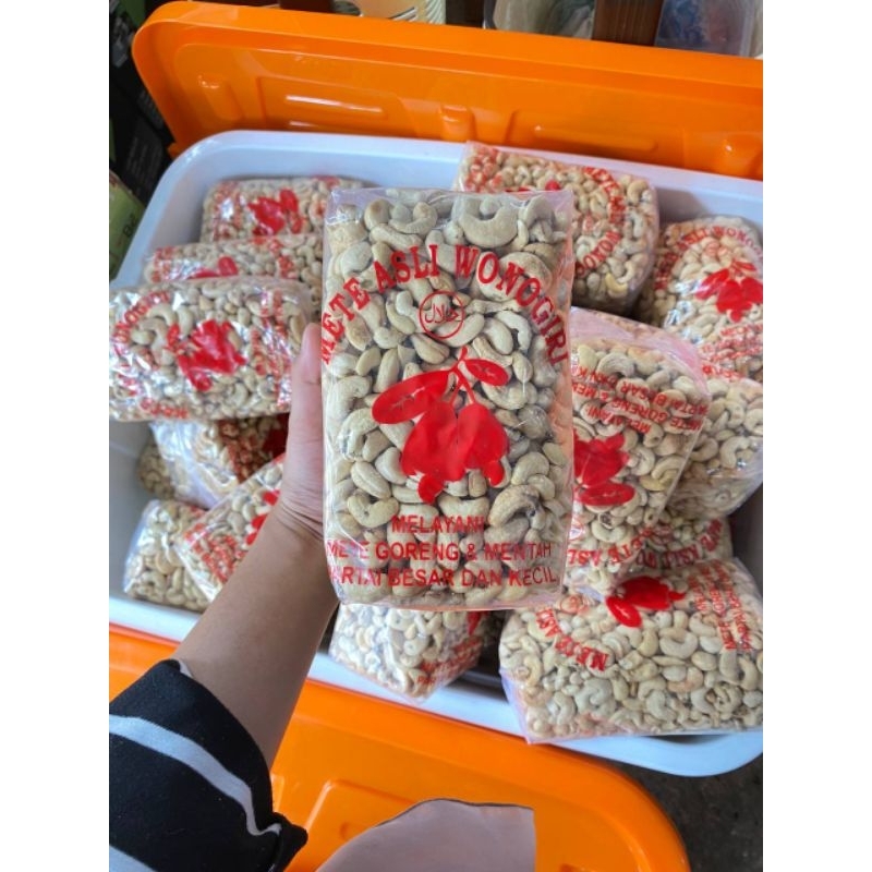 

Kacang Mente Mentah Asli Wonogiri 500GR ( Repack )