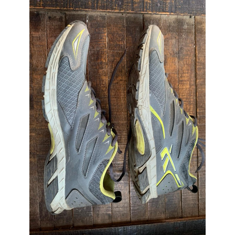 SEPATU SPOTEC RUNNING SECOND