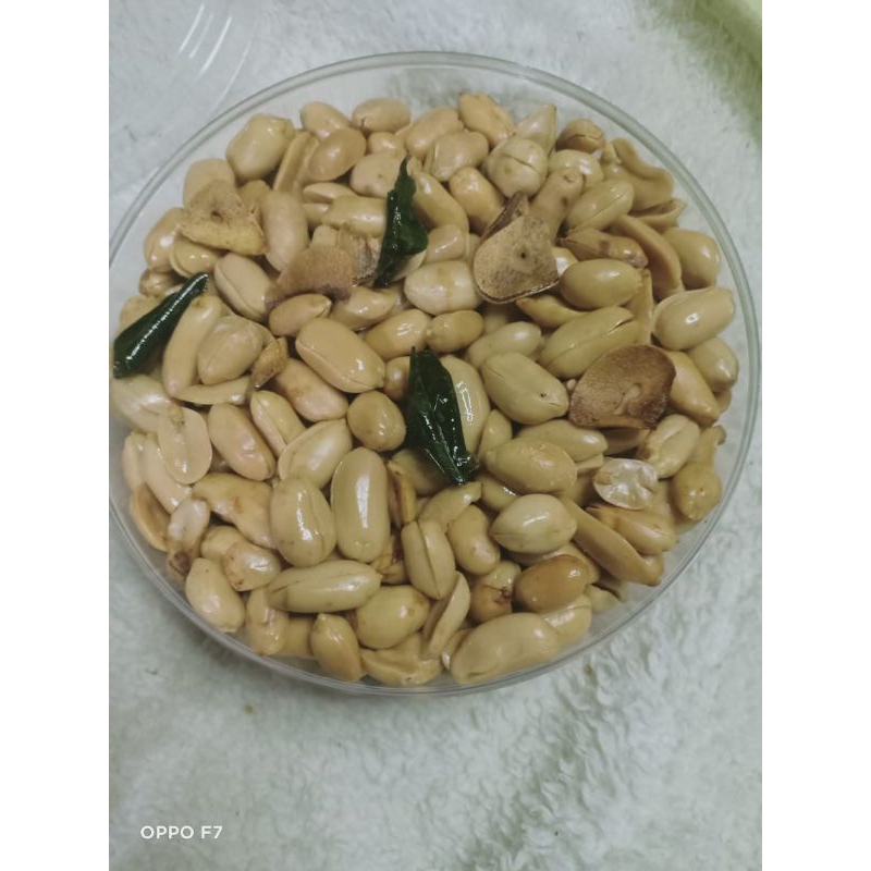 

kacang bawang kemasan 500 gr toples food grade ||suguhan lebaran ||camilan enak ||rasa gurih renyah ||