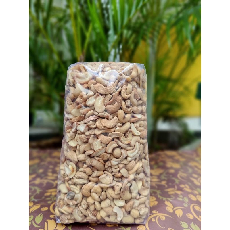 

kacang Mede patahan mentah 1kg termurah