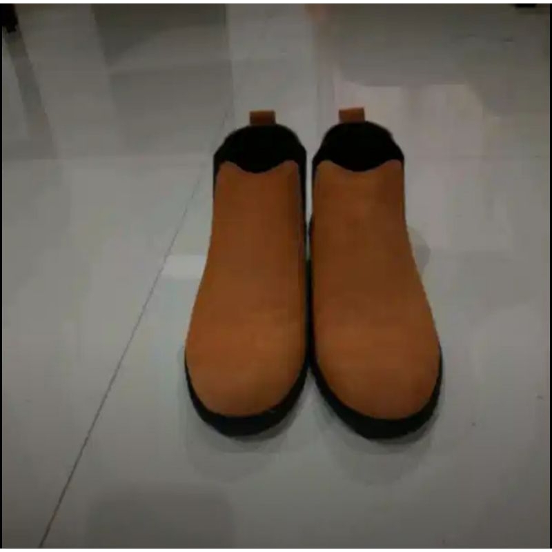 Sepatu Chelsea Boots Suede
