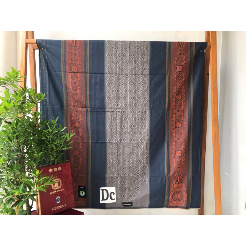 Sarung gajah duduk serumpun