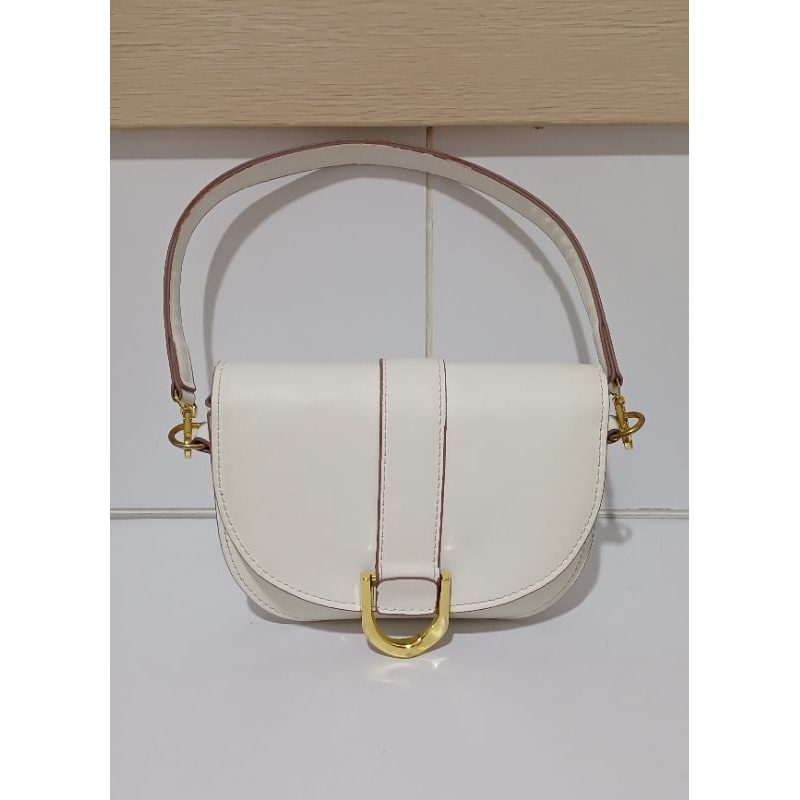 preloved Charles and keith gabine saddle bag good condition 100% murmer