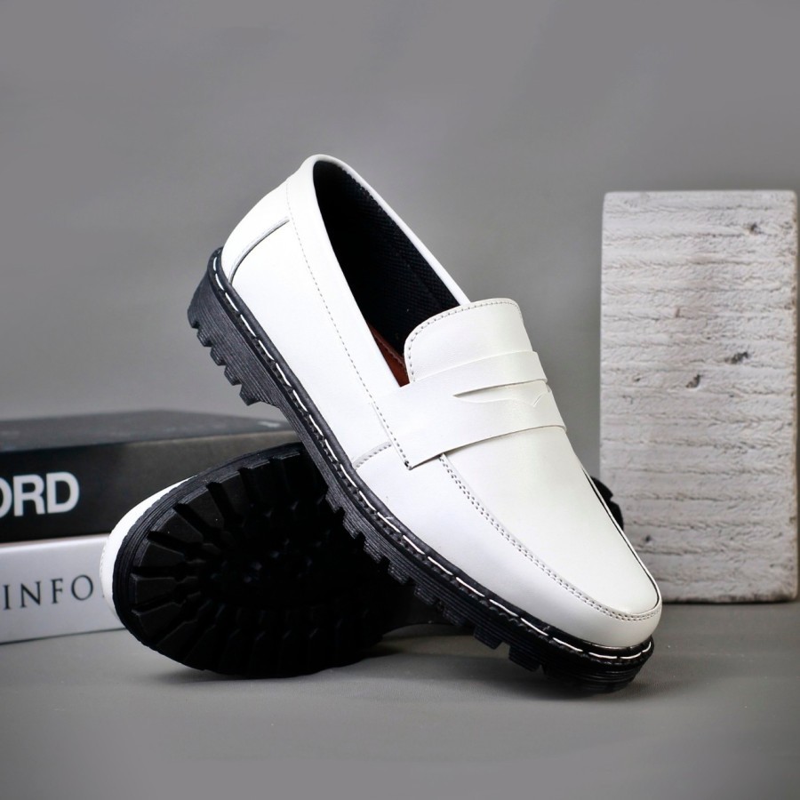 Sepatu Dokmart Putih Slip On Pria Loafers Casual Formal