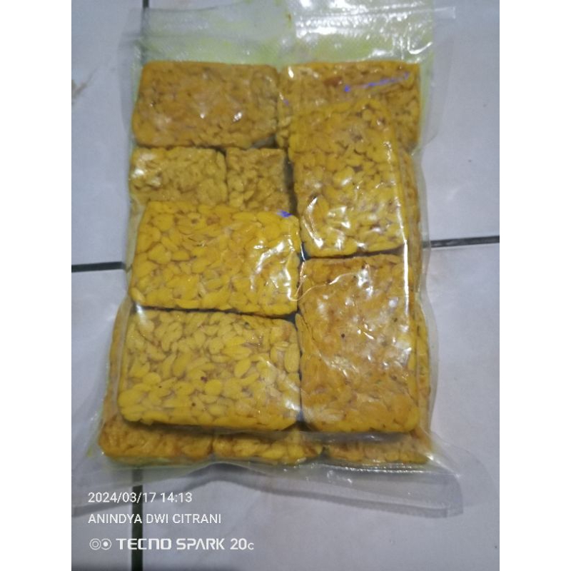 

TEMPE UNGKEP BUMBU KUNING