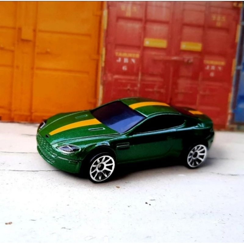 Hot Wheels Aston Martin V8 Vantage Hijau Loose HW Exotics 5 Pack 2021 Made In Indonesia