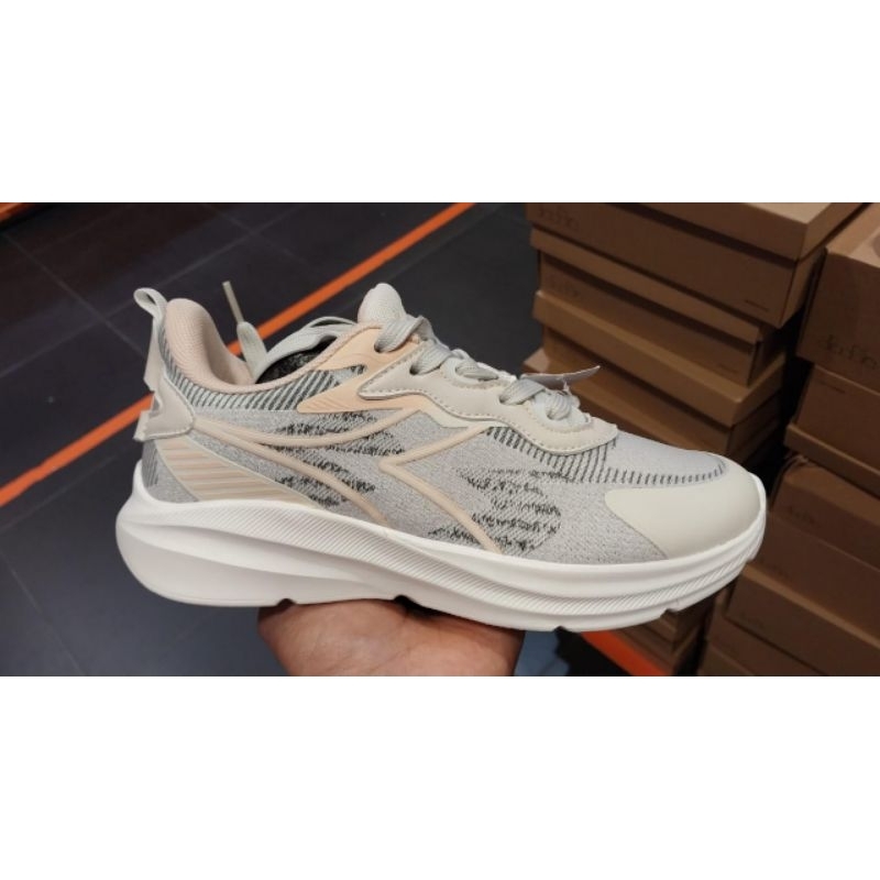 SEPATU DIADORA RUNNING WOMEN/DIADORA KUADRAT WOMEN'S RUNNING SHOES - BEIGE
