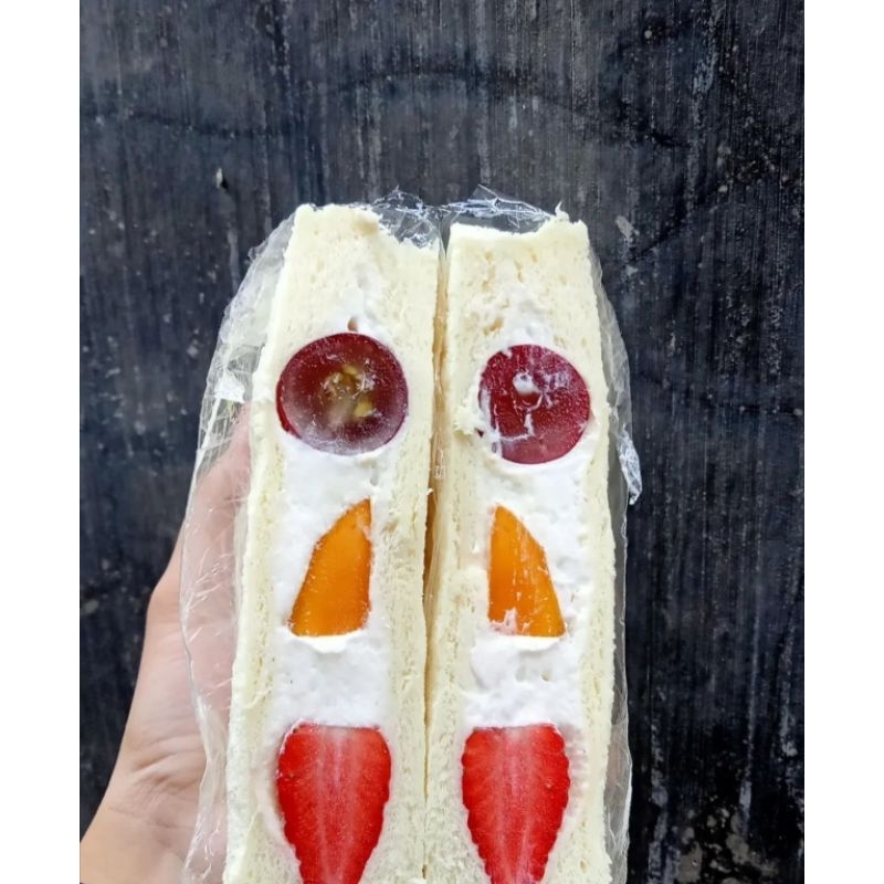 

Fruit Sando sandwich Premium