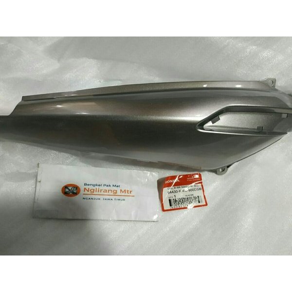 cover body kanan cs1 silver kode part 64430 kwc 900 dsm