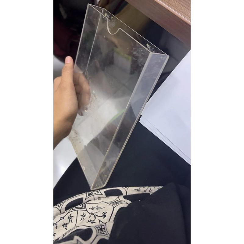 

acrylic tempat brosur 2mm / rak brosur uk T 21 cm x L 2.5 cm x P 15 cm