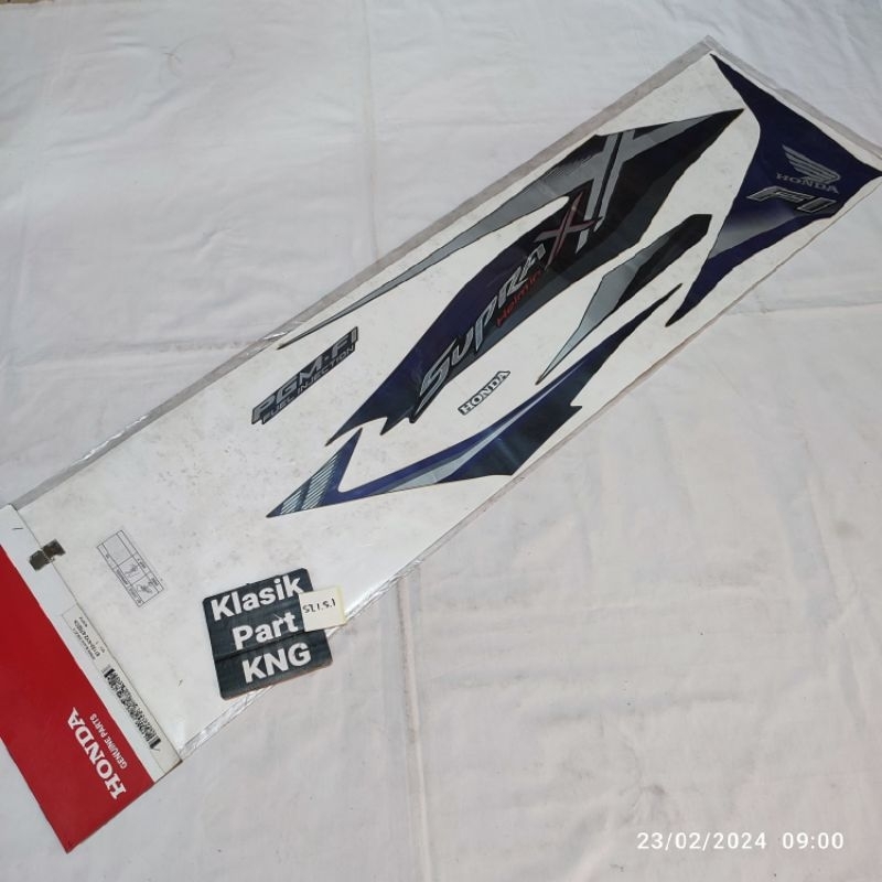 Striping sticker stripe Honda Supra x125 X 125 helm in pgm fi hitam violet kanan original ahm