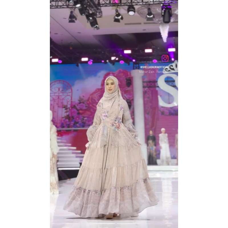 Dress gala first shella saukia on model ustadzah oki