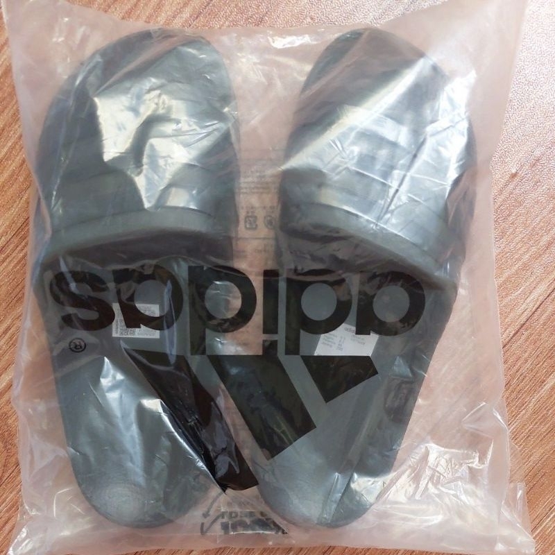 sendal slip on all black